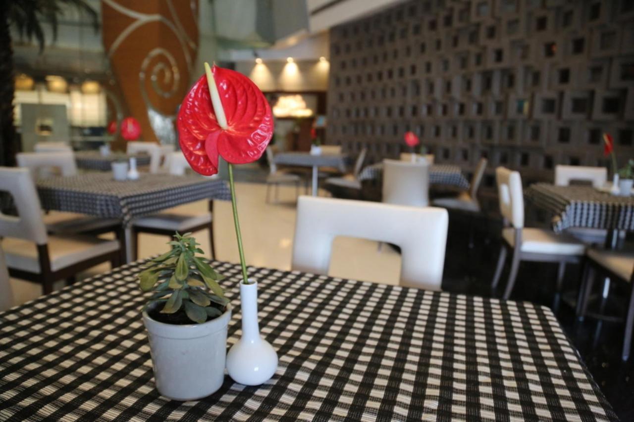 The Regenza By Tunga Hotel Nova Bombaim Exterior foto